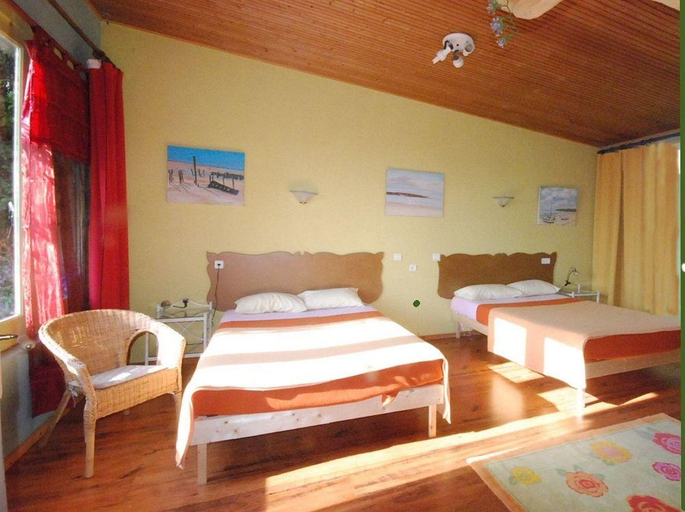 Bedroom 5, Hotel Gue de Beauvoir, Manche