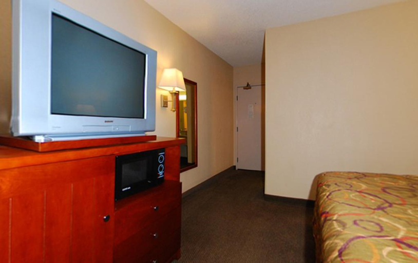 Exterior & Views 2, California Inn and Suites Bakersfield, Kern