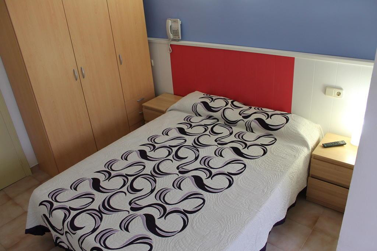 Bedroom 2, Hotel Les Roques, Girona