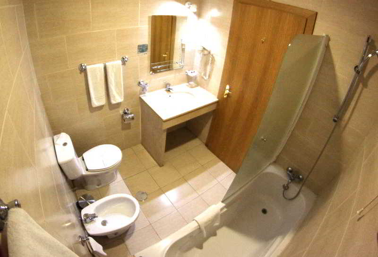 Bathroom 4, Durao Hotel, Viseu