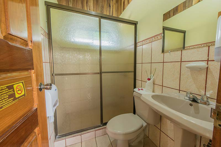 Bathroom, Hotel Castillo del Arenal, San Ramón