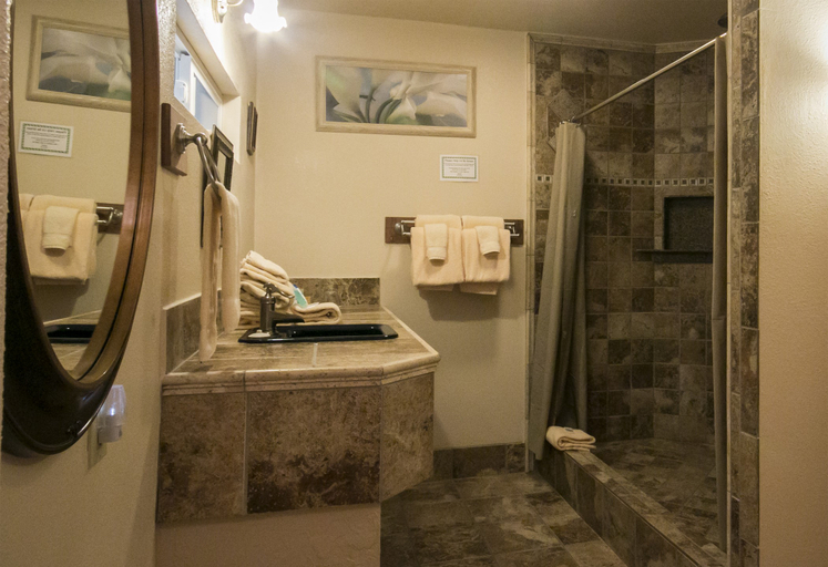 Bathroom, Lokahi Lodge, Hawaii