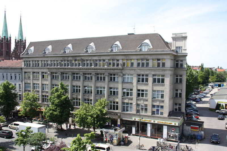 Exterior & Views