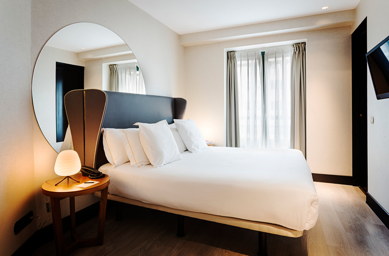 Bedroom 2, One Shot Luchana 22, Madrid