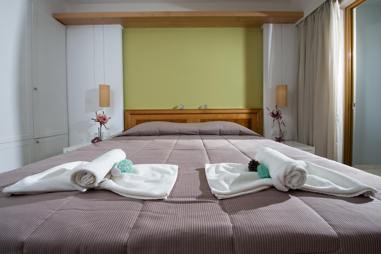 Bedroom 3, Mary Hotels Apartments, Crete