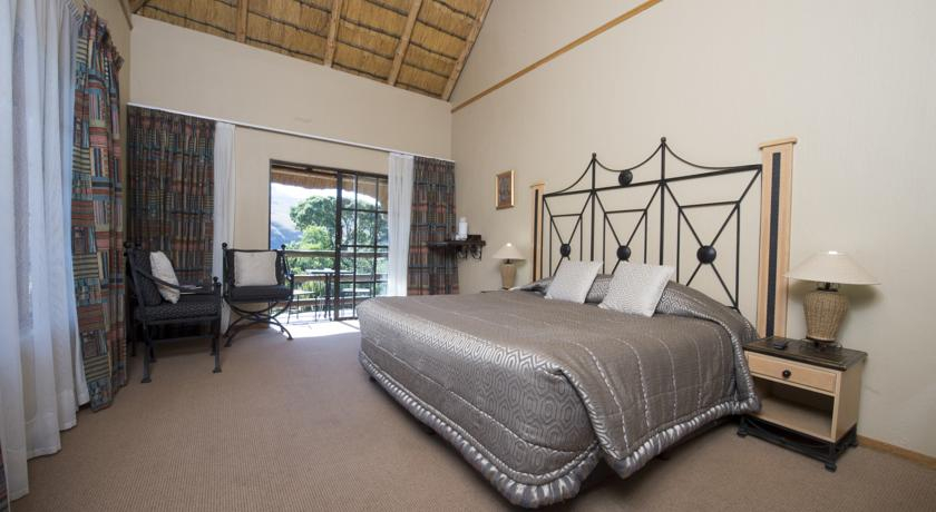 Bedroom 4, Cathedral Peak Hotel, Uthukela