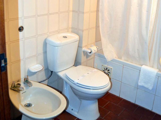 Bathroom 5, Parque das Amendoeiras, Loulé