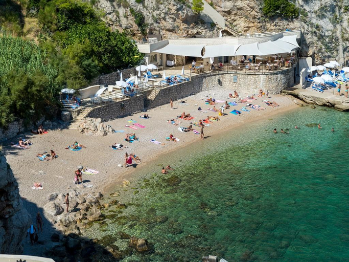 Others 3, Lia, Dubrovnik
