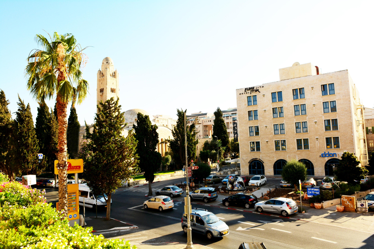 Exterior & Views
