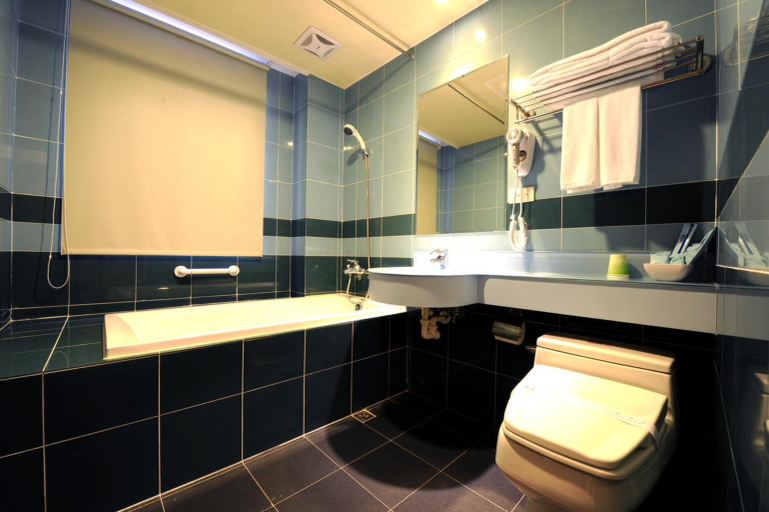 Bathroom 5, Just Live INN, Taipei City