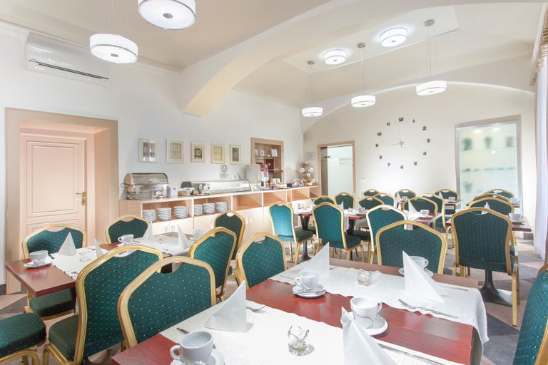 Food & Drinks 5, Hotel Lunik, Praha 2