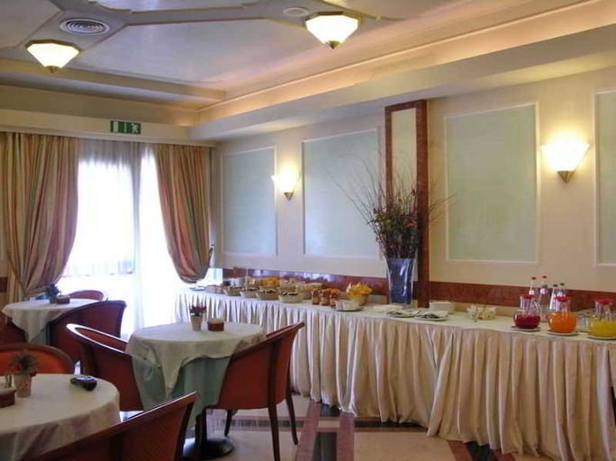 Food & Drinks, Hotel Regal, Milano