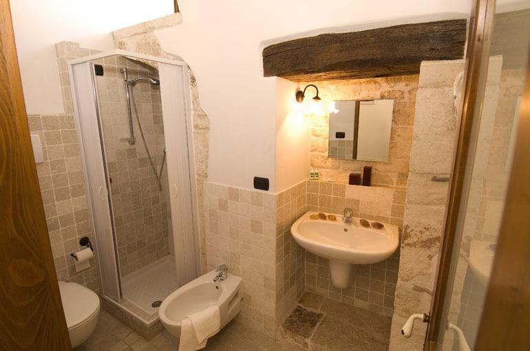 Bathroom, Palazzo Derchia, Bari