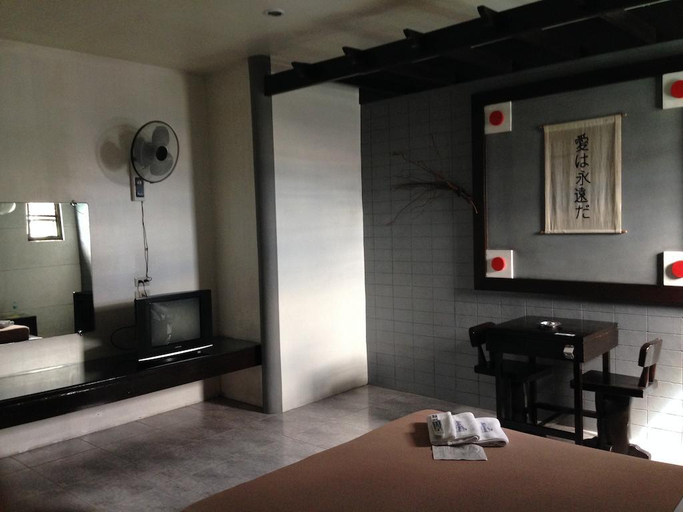 Bathroom 3, Hollywood Drive-In Hotel, Baguio City