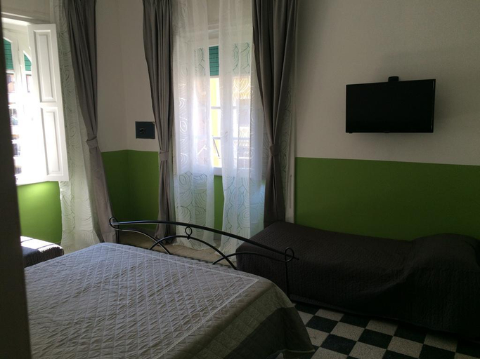 Bedroom 4, Arches, Rome