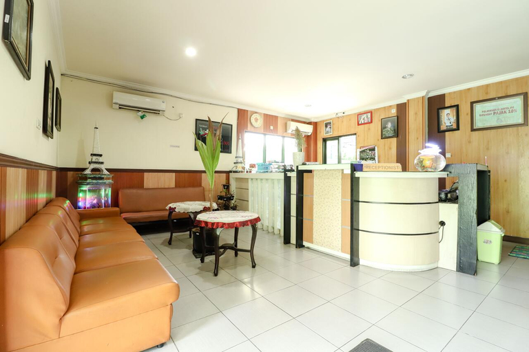 Public Area 5, Hotel Cemara by ZUZU, Surabaya