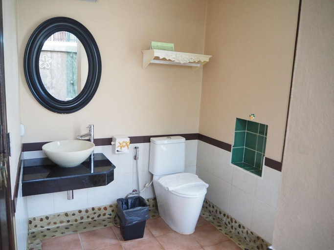 Bathroom 5, iL Mare Resort, Pran Buri