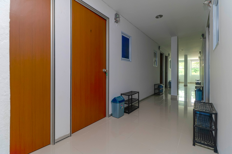 Public Area 3, RedDoorz Plus near Kepri Mall, Batam