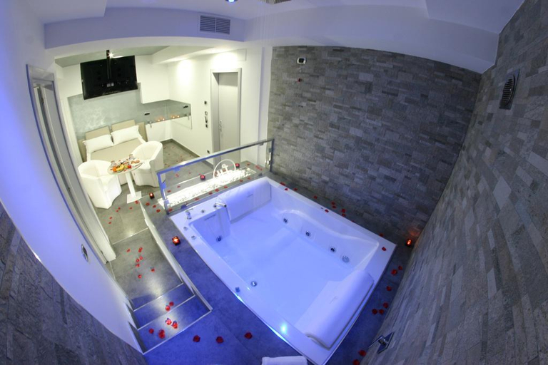 Bathroom 4, Luxor Hotel, Napoli