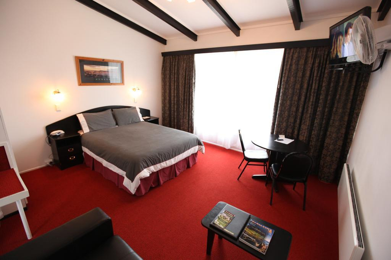 Bedroom 3, Fox & Hounds Inn, Tasman