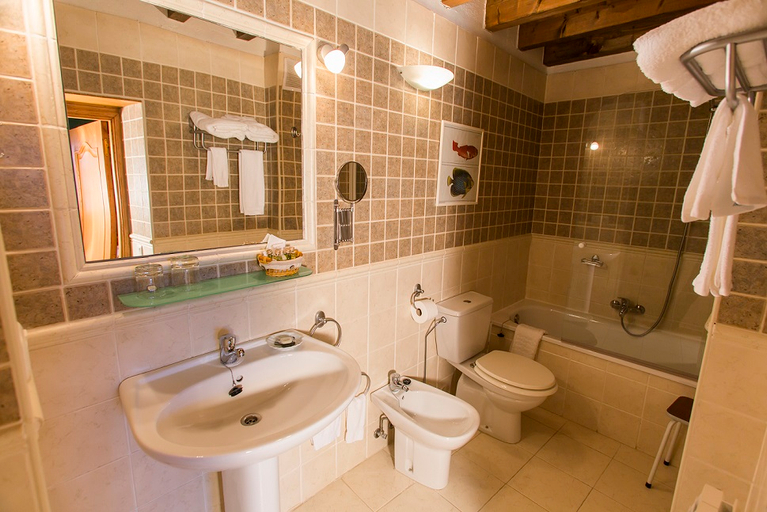 Bathroom 5, Casa do Merlo, Lugo
