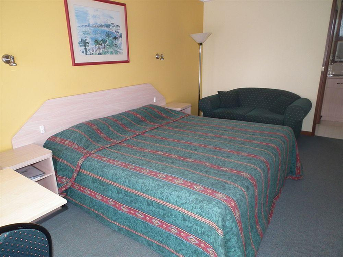 Bedroom 4, Burwood East Motel, Melbourne
