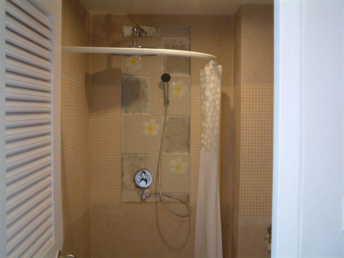 Bathroom 4, Hua Hin Avenue Hotel, Hua Hin