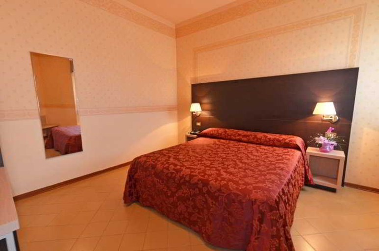 Bedroom 4, Grand Eurhotel, Pescara