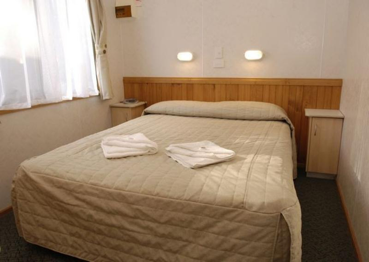 Bedroom 2, Crystal Brook Tourist Park, Manningham - East