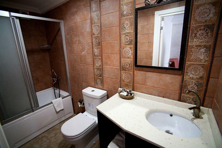 Bathroom 5, old hatay hotel, Fatih