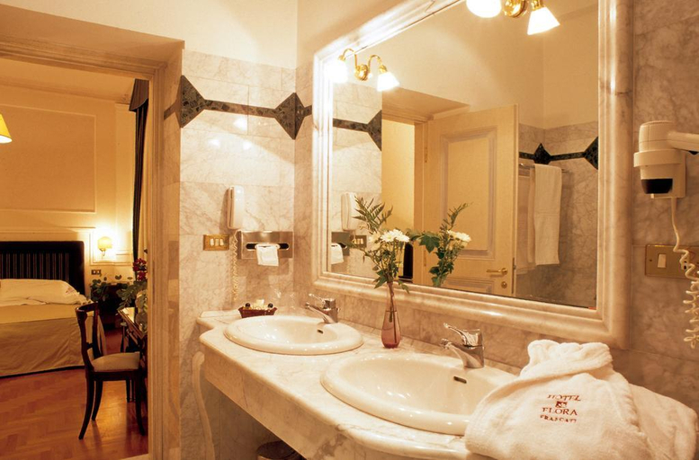 Bathroom 4, Hotel Flora, Rome