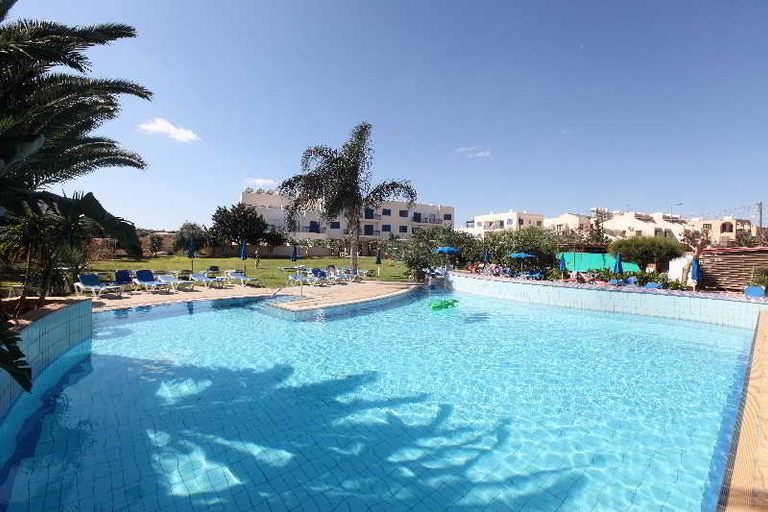 Sport & Beauty, Captain Karas Holiday APTS