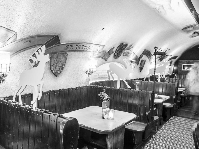 Food & Drinks 5, Boutique Hotel Traumerei #8 by Auracher Lochl, Kufstein