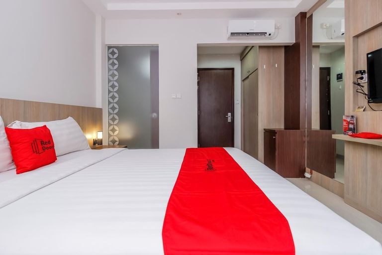 RedDoorz Plus @ TB Simatupang, South Jakarta