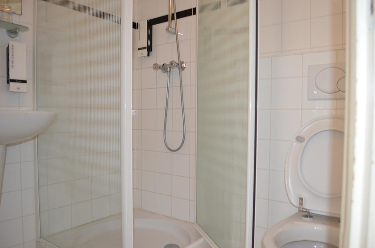 Bathroom 4, Hotel De Munck, Amsterdam