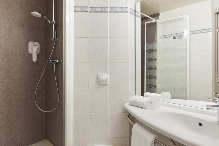 Bathroom 4, Tabl'Hôtel, Cambrai, Nord