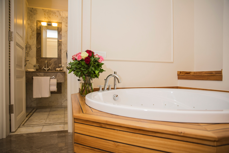 Bathroom, Corinne Hotel, Beyoğlu