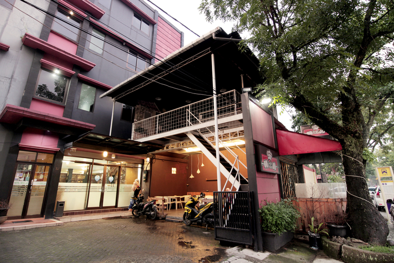 Exterior & Views 2, 2675 Hotel Sebelas Syariah, Bandung