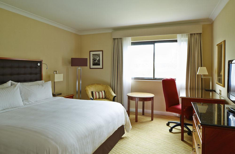 Bedroom 3, Marriott Hotel Heathrow Windsor, Slough