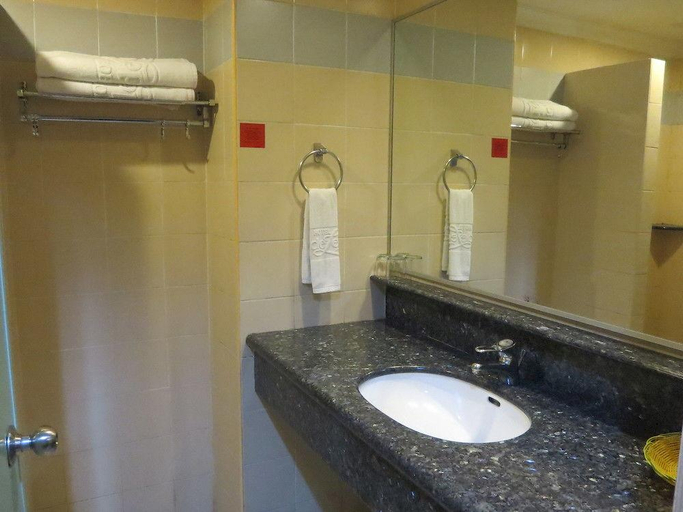 Bathroom 4, Hotel DeLeeton, Kota Kinabalu