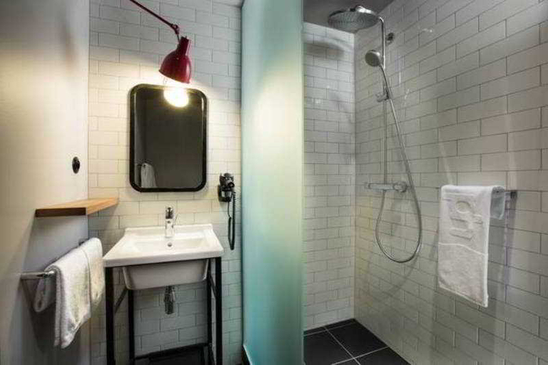 Bathroom 5, Pulse 8, Praha 7