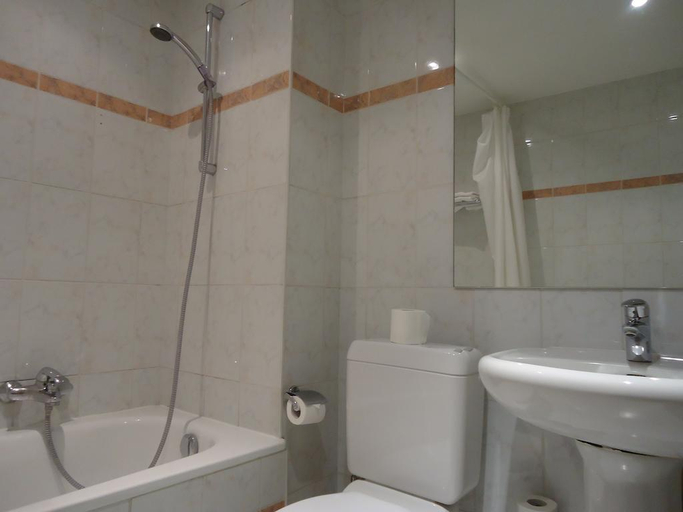 Bathroom 3, Hotel Saint Michel / The 15 Grand Place Brussels, Bruxelles