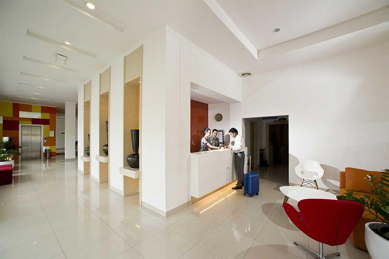 Public Area 3, Zuri Express Hotel Pekanbaru by ZHM, Pekanbaru