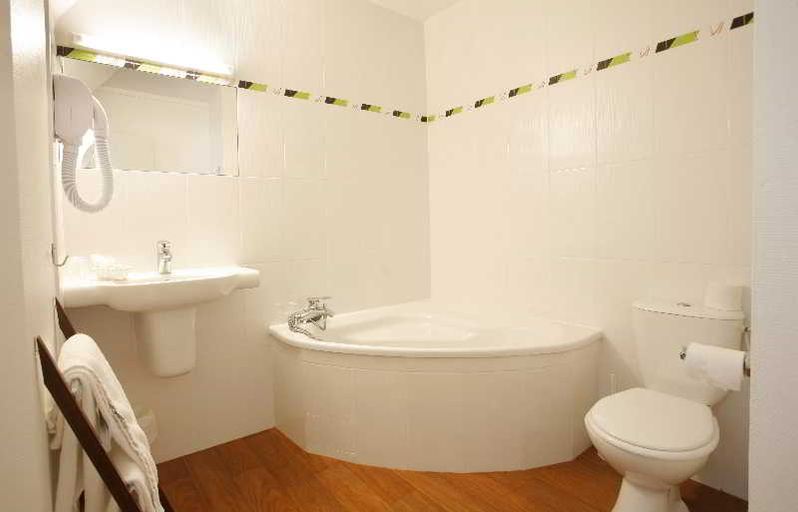 Bathroom 4, The Originals City, Hôtel du Château, Pontivy, Morbihan