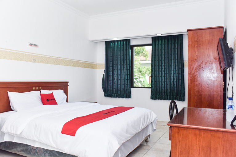 Bedroom 3, RedDoorz near Lenmarc Mall Surabaya, Surabaya