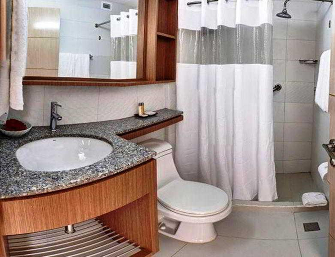 Bathroom, Margarita Real, Maneiro