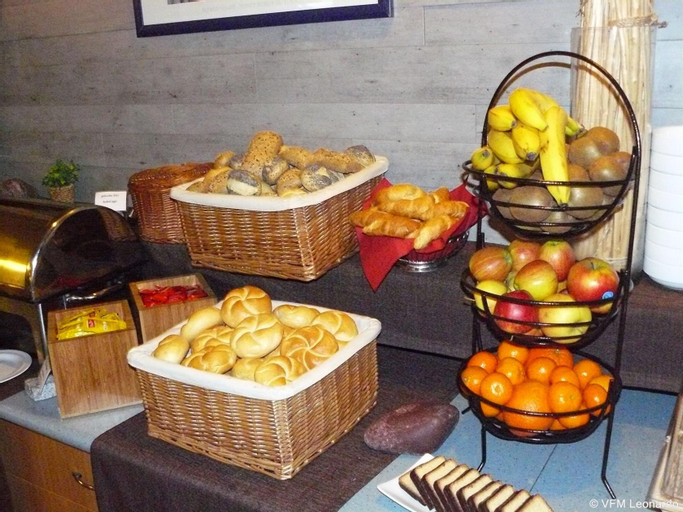 Food & Drinks