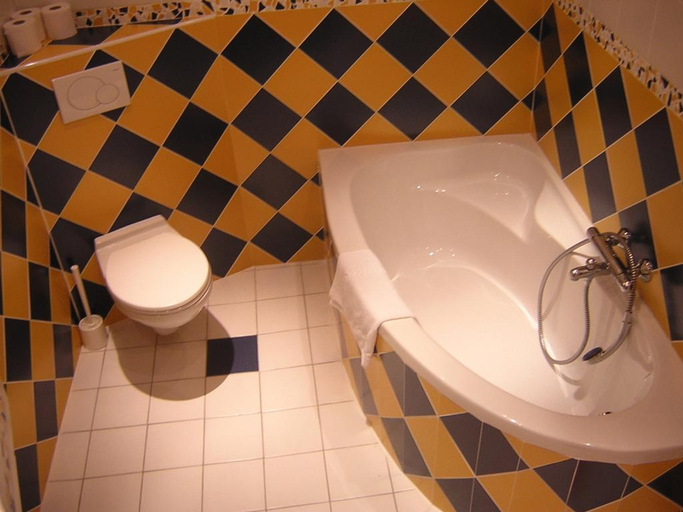 Bathroom 5, Hôtel de la Plage, Seine-Maritime