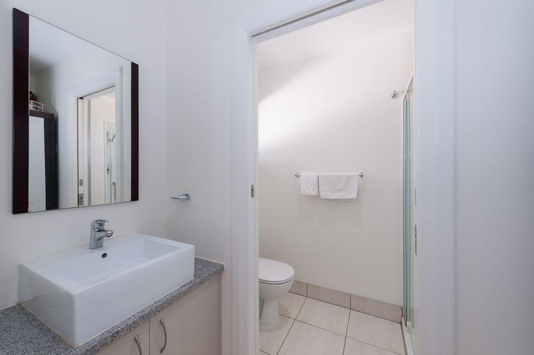 Bathroom 4, Poenamo Hotel, Waitakere
