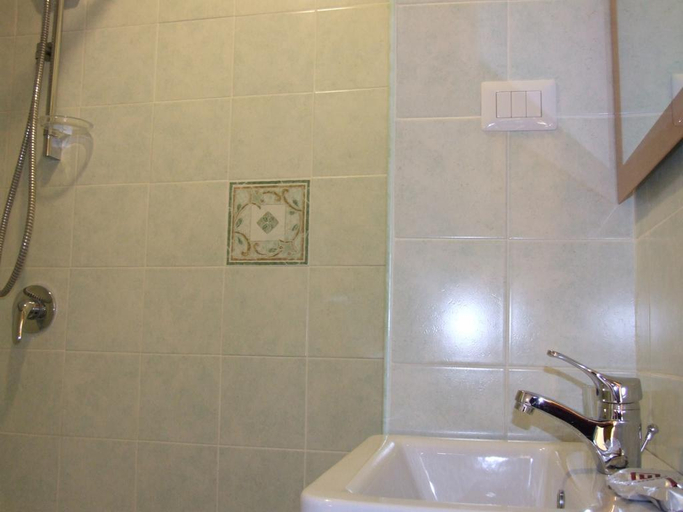 Bathroom 4, Hotel Texas, Roma